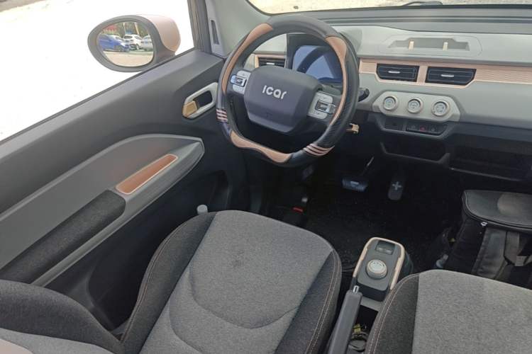 Used Chery QQ Ice Cream 2022 170km Sundae Phosphate Lithium-Ion Steering Wheel