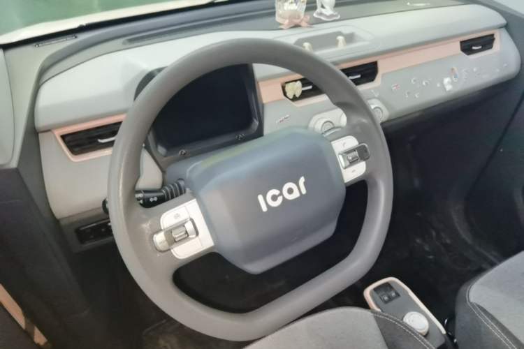 Used Chery QQ Ice Cream 2022 120km Conical Shape Lithium Iron Phosphate Steering Wheel