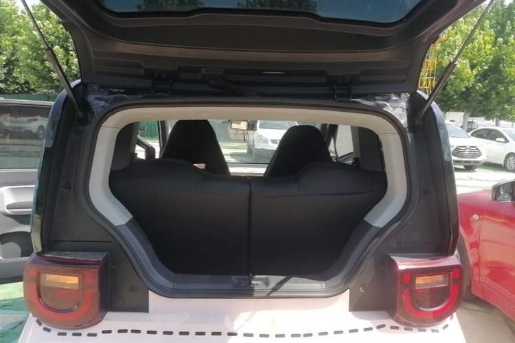 Used Chery QQ Ice Cream 2022 170km Sundae Phosphate Lithium-Ion Trunk
