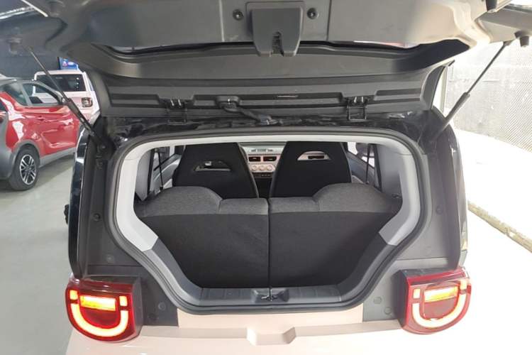 Used Chery QQ Ice Cream 2022 170km Sundae Phosphate Lithium-Ion Trunk