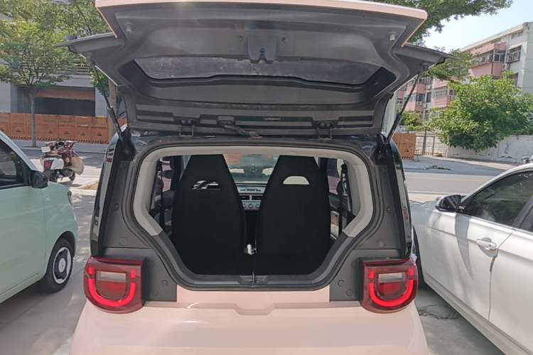 Used Chery QQ Ice Cream 2022 170km Sundae Phosphate Lithium-Ion Trunk