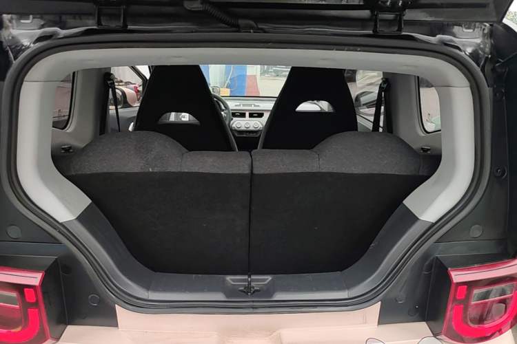 Used Chery QQ Ice Cream 2022 170km Sundae Phosphate Lithium-Ion Trunk