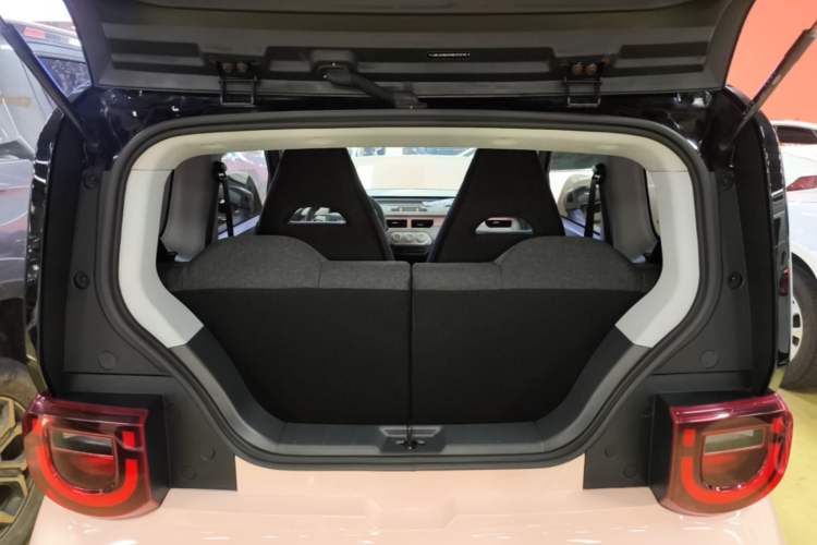Used Chery QQ Ice Cream 2022 170km Sundae Phosphate Lithium-Ion Trunk