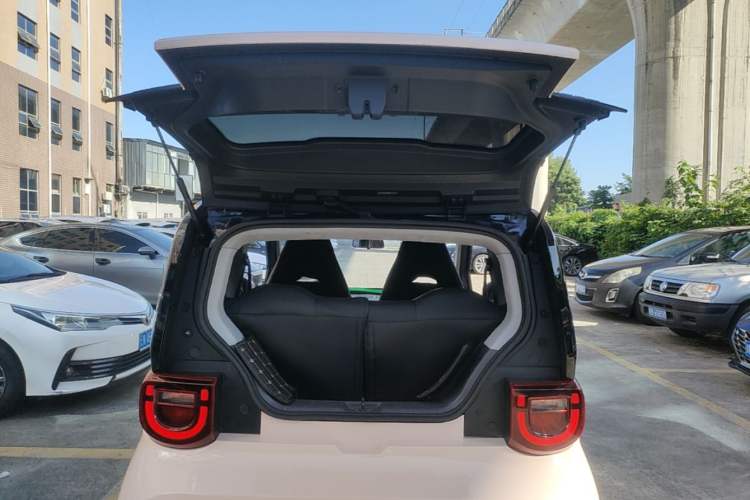 Used Chery QQ Ice Cream 2022 170km Sundae Phosphate Lithium-Ion Trunk