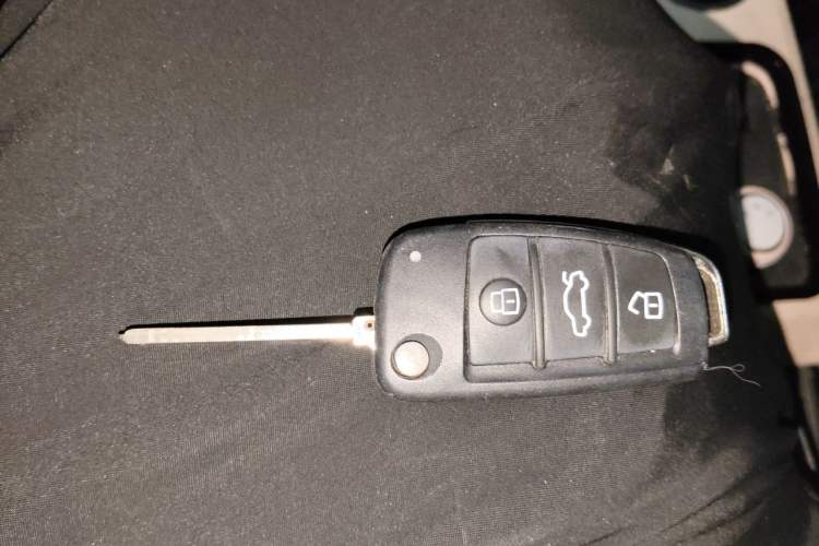 Used Chery QQ Ice Cream 2022 170km Sundae Phosphate Lithium-Ion Vehicle Key