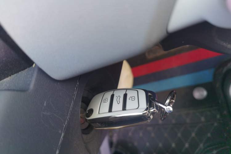 Used Chery QQ Ice Cream 2022 170km Sundae Phosphate Lithium-Ion Vehicle Key