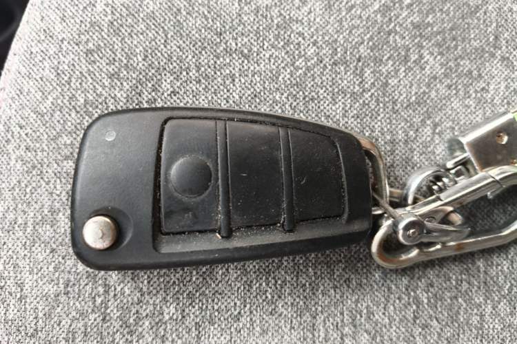 Used Chery QQ Ice Cream 2022 170km Sundae Phosphate Lithium-Ion Vehicle Key