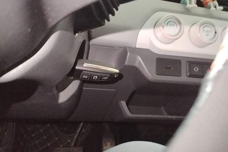 Used Chery QQ Ice Cream 2022 170km Sundae Phosphate Lithium-Ion Vehicle Key