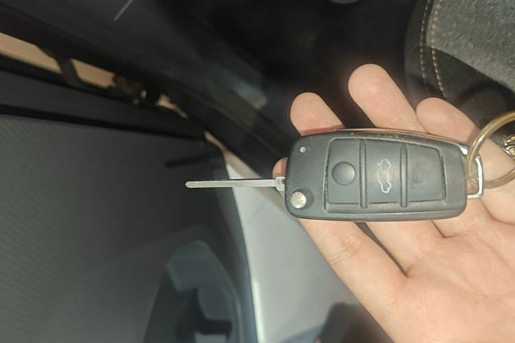 Used Chery QQ Ice Cream 2022 120km Conical Shape Lithium Iron Phosphate Vehicle Key