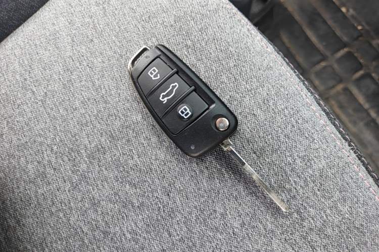 Used Chery QQ Ice Cream 2022 120km Milkshake Phosphate Lithium-Iron Vehicle Key