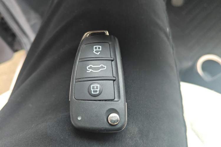 Used Chery QQ Ice Cream 2022 120km Conical Shape Lithium Iron Phosphate Vehicle Key