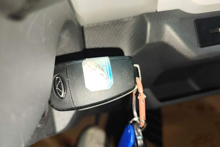 Used Chery QQ Ice Cream 2022 170km Sundae Phosphate Lithium-Ion Vehicle Key