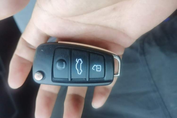 Used Chery QQ Ice Cream 2022 170km Sundae Phosphate Lithium-Ion Vehicle Key