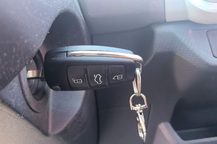 Used Chery QQ Ice Cream 2022 170km Sundae Phosphate Lithium-Ion Vehicle Key