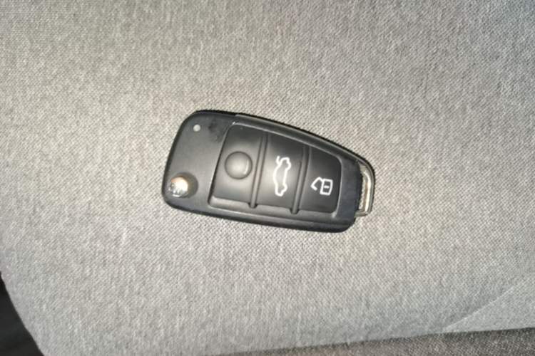 Used Chery QQ Ice Cream 2022 120km Conical Shape Lithium Iron Phosphate Vehicle Key