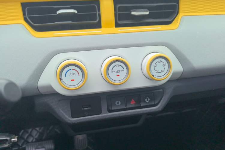 Used Chery QQ Ice Cream 2022 170km Sundae Phosphate Lithium-Ion Audio And AC Panel