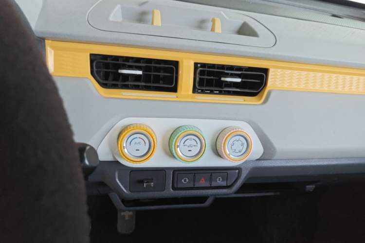 Used Chery QQ Ice Cream 2022 170km Sundae Phosphate Lithium-Ion Audio And AC Panel