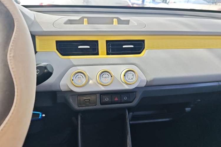 Used Chery QQ Ice Cream 2022 170km Sundae Phosphate Lithium-Ion Audio And AC Panel
