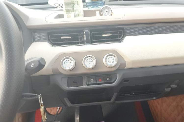 Used Chery QQ Ice Cream 2022 170km Sundae Phosphate Lithium-Ion Audio And AC Panel