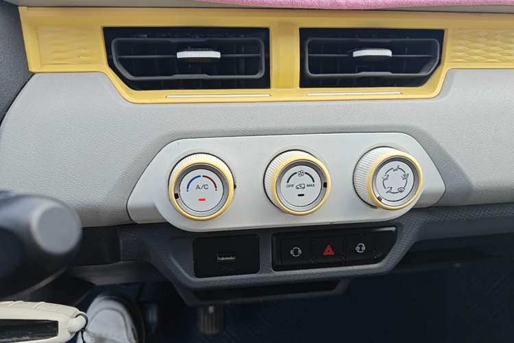 Used Chery QQ Ice Cream 2022 Pudding Model Audio And AC Panel
