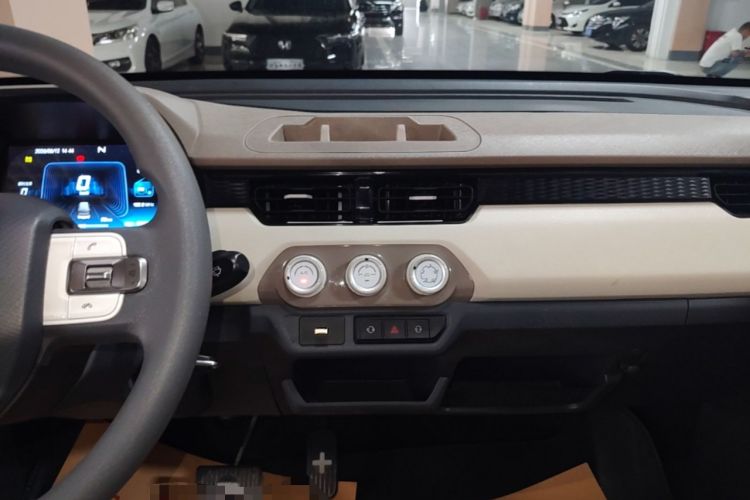Used Chery QQ Ice Cream 2022 170km Sundae Phosphate Lithium-Ion Audio And AC Panel