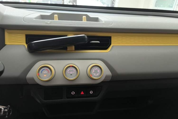 Used Chery QQ Ice Cream 2022 170km Sundae Phosphate Lithium-Ion Audio And AC Panel