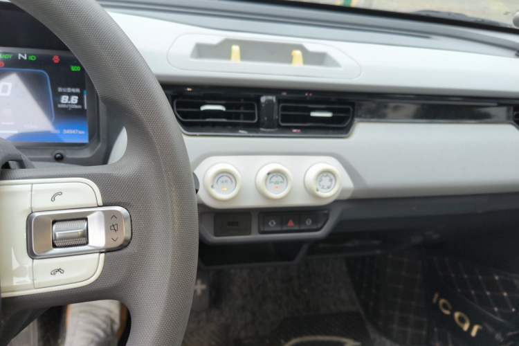 Used Chery QQ Ice Cream 2022 170km Sundae Phosphate Lithium-Ion Audio And AC Panel