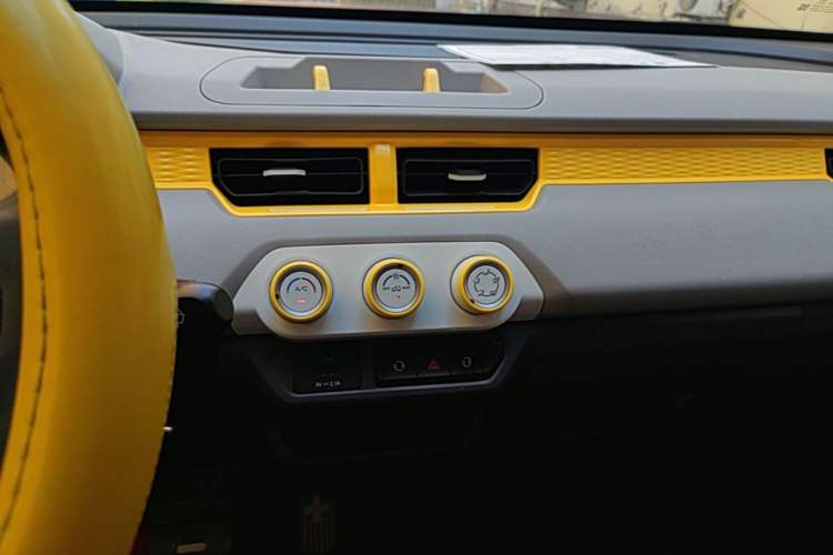 Used Chery QQ Ice Cream 2022 120km Milkshake Phosphate Lithium-Iron Audio And AC Panel