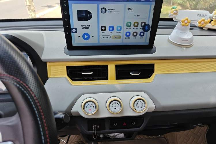 Used Chery QQ Ice Cream 2022 120km Conical Shape Lithium Iron Phosphate Audio And AC Panel