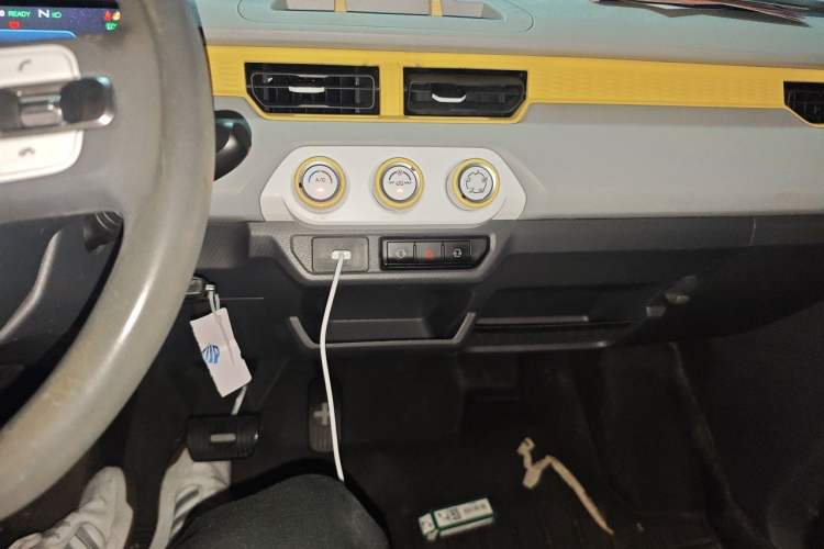 Used Chery QQ Ice Cream 2022 120km Conical Shape Lithium Iron Phosphate Audio And AC Panel