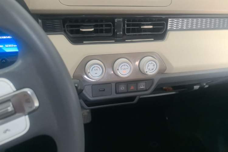 Used Chery QQ Ice Cream 2022 170km Sundae Phosphate Lithium-Ion Audio And AC Panel