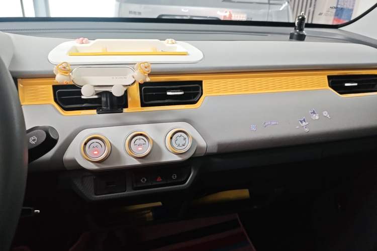 Used Chery QQ Ice Cream 2022 170km Sundae Phosphate Lithium-Ion Audio And AC Panel