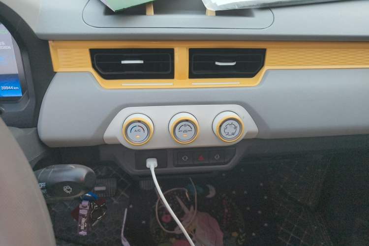 Used Chery QQ Ice Cream 2022 170km Sundae Phosphate Lithium-Ion Audio And AC Panel