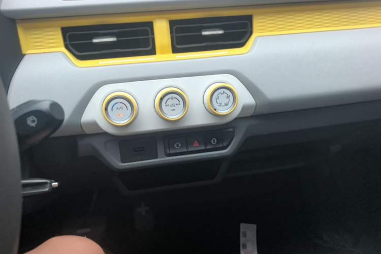 Used Chery QQ Ice Cream 2022 Pudding Model Audio And AC Panel