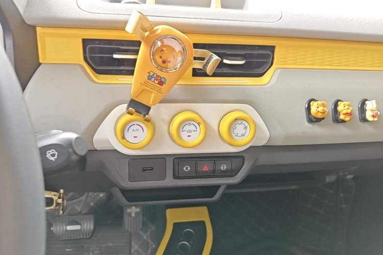 Used Chery QQ Ice Cream 2022 170km Sundae Phosphate Lithium-Ion Audio And AC Panel