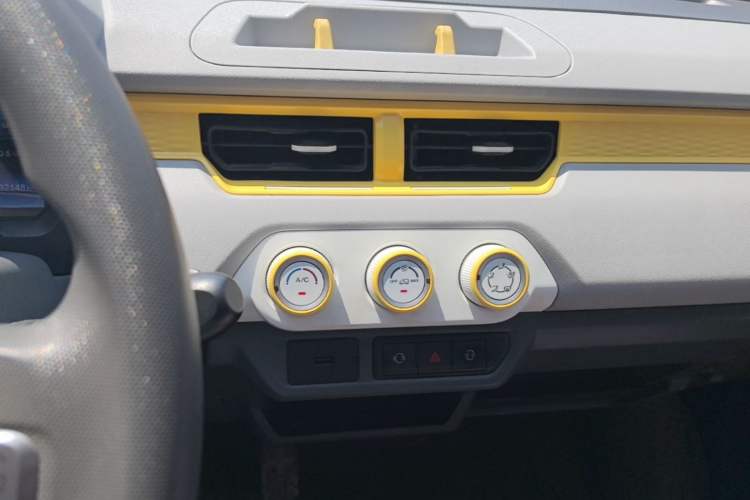 Used Chery QQ Ice Cream 2022 120km Conical Shape Lithium Iron Phosphate Audio And AC Panel