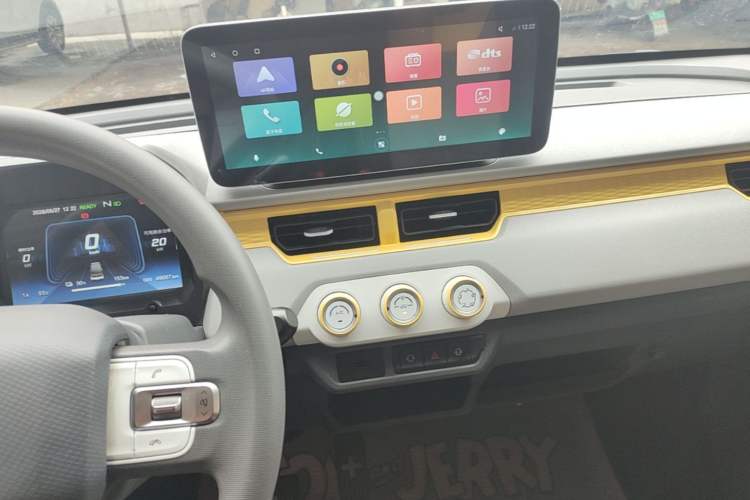 Used Chery QQ Ice Cream 2022 170km Sundae Phosphate Lithium-Ion Audio And AC Panel