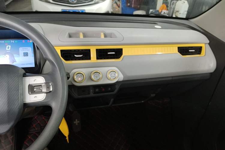 Used Chery QQ Ice Cream 2022 170km Sundae Phosphate Lithium-Ion Audio And AC Panel