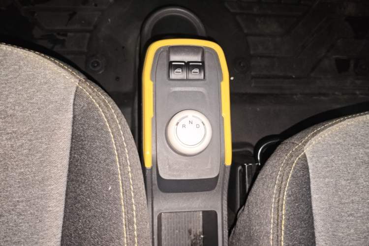 Used Chery QQ Ice Cream 2022 170km Sundae Phosphate Lithium-Ion Audio And AC Panel
