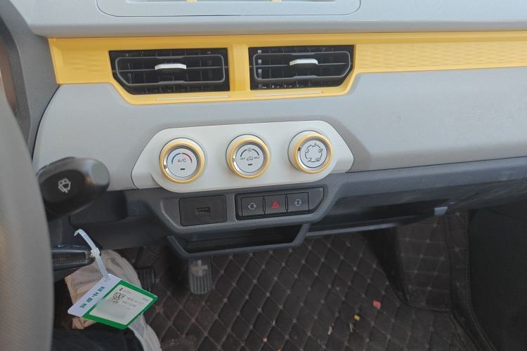 Used Chery QQ Ice Cream 2022 120km Conical Shape Lithium Iron Phosphate Audio And AC Panel