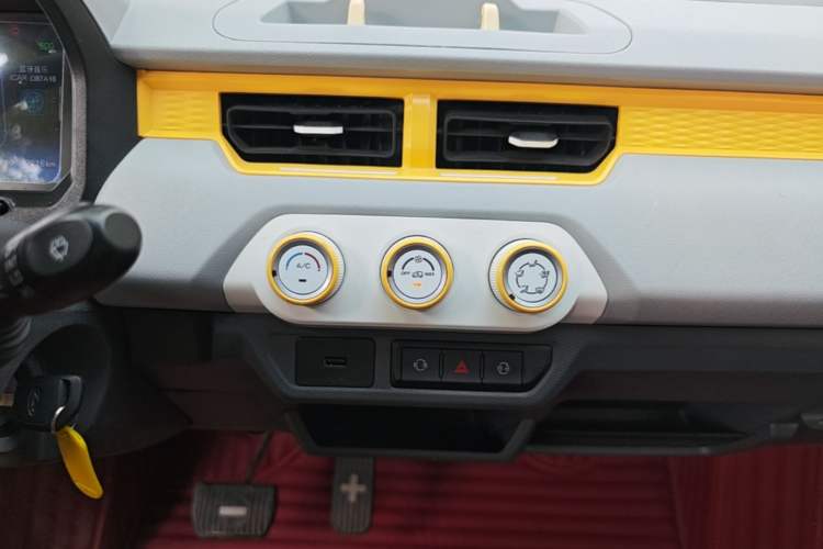 Used Chery QQ Ice Cream 2022 120km Conical Shape Lithium Iron Phosphate Audio And AC Panel