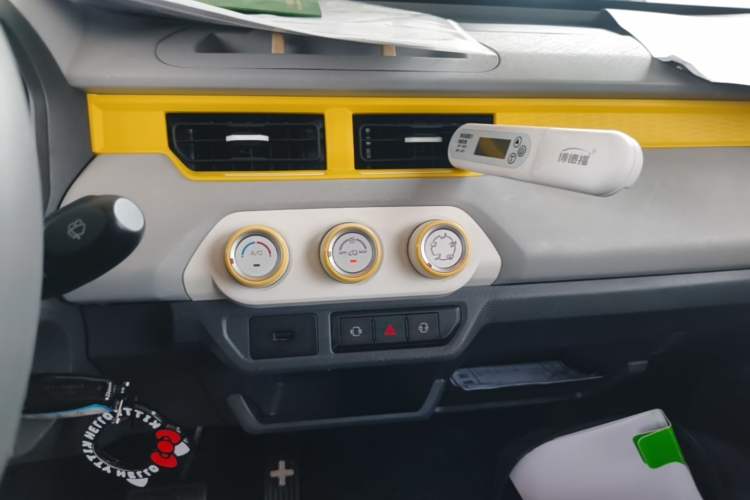 Used Chery QQ Ice Cream 2022 170km Sundae Phosphate Lithium-Ion Audio And AC Panel
