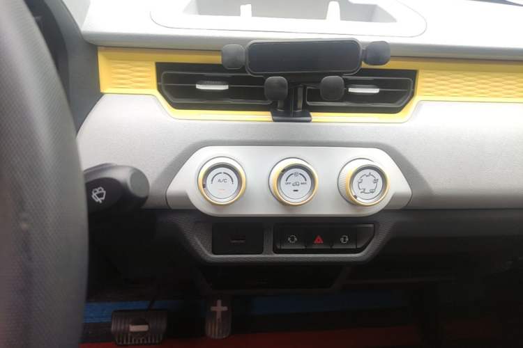 Used Chery QQ Ice Cream 2022 120km Conical Shape Lithium Iron Phosphate Audio And AC Panel