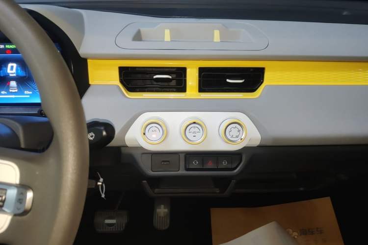 Used Chery QQ Ice Cream 2022 170km Sundae Ternary Lithium Audio And AC Panel