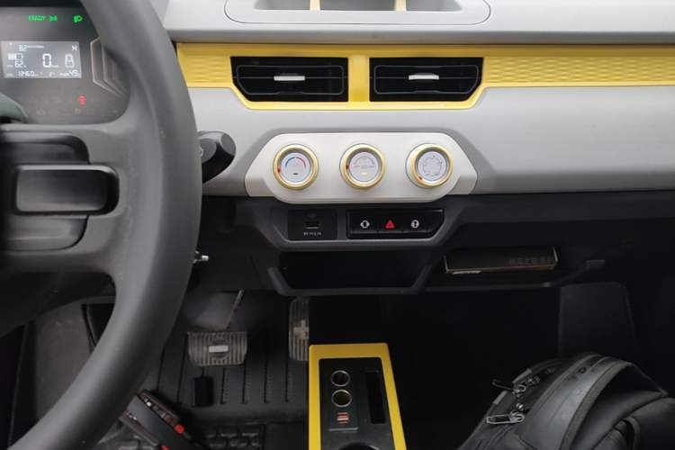 Used Chery QQ Ice Cream 2022 120km Milkshake Phosphate Lithium-Iron Audio And AC Panel