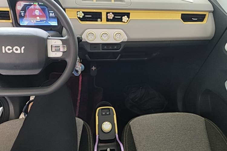 Used Chery QQ Ice Cream 2022 120km Conical Shape Lithium Iron Phosphate Audio And AC Panel