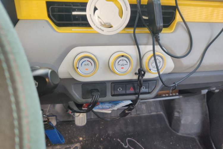 Used Chery QQ Ice Cream 2022 170km Sundae Phosphate Lithium-Ion Audio And AC Panel