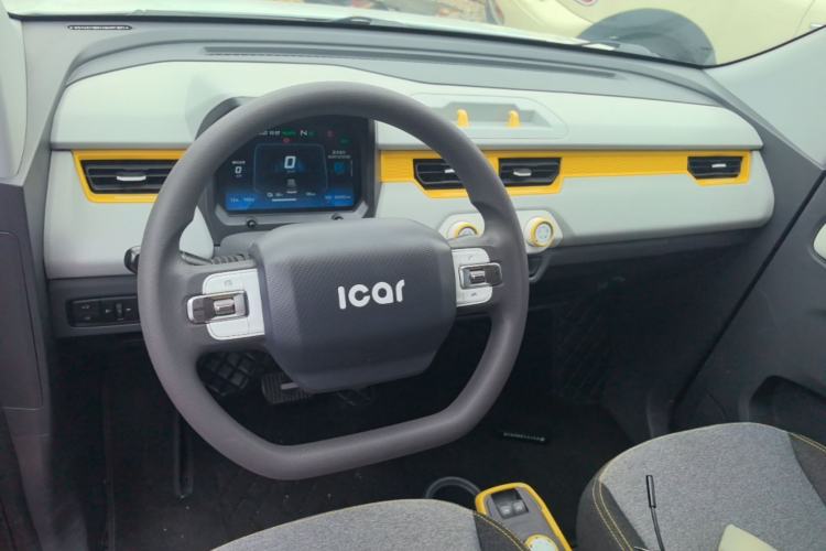 Used Chery QQ Ice Cream 2022 170km Sundae Phosphate Lithium-Ion Center Console