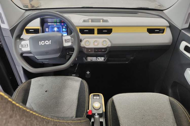 Used Chery QQ Ice Cream 2022 170km Sundae Phosphate Lithium-Ion Center Console