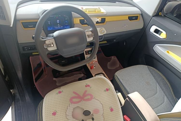 Used Chery QQ Ice Cream 2022 170km Sundae Phosphate Lithium-Ion Center Console